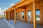 Maison en bois en kit « Holiday L » | 18 x 7 m – Image 15